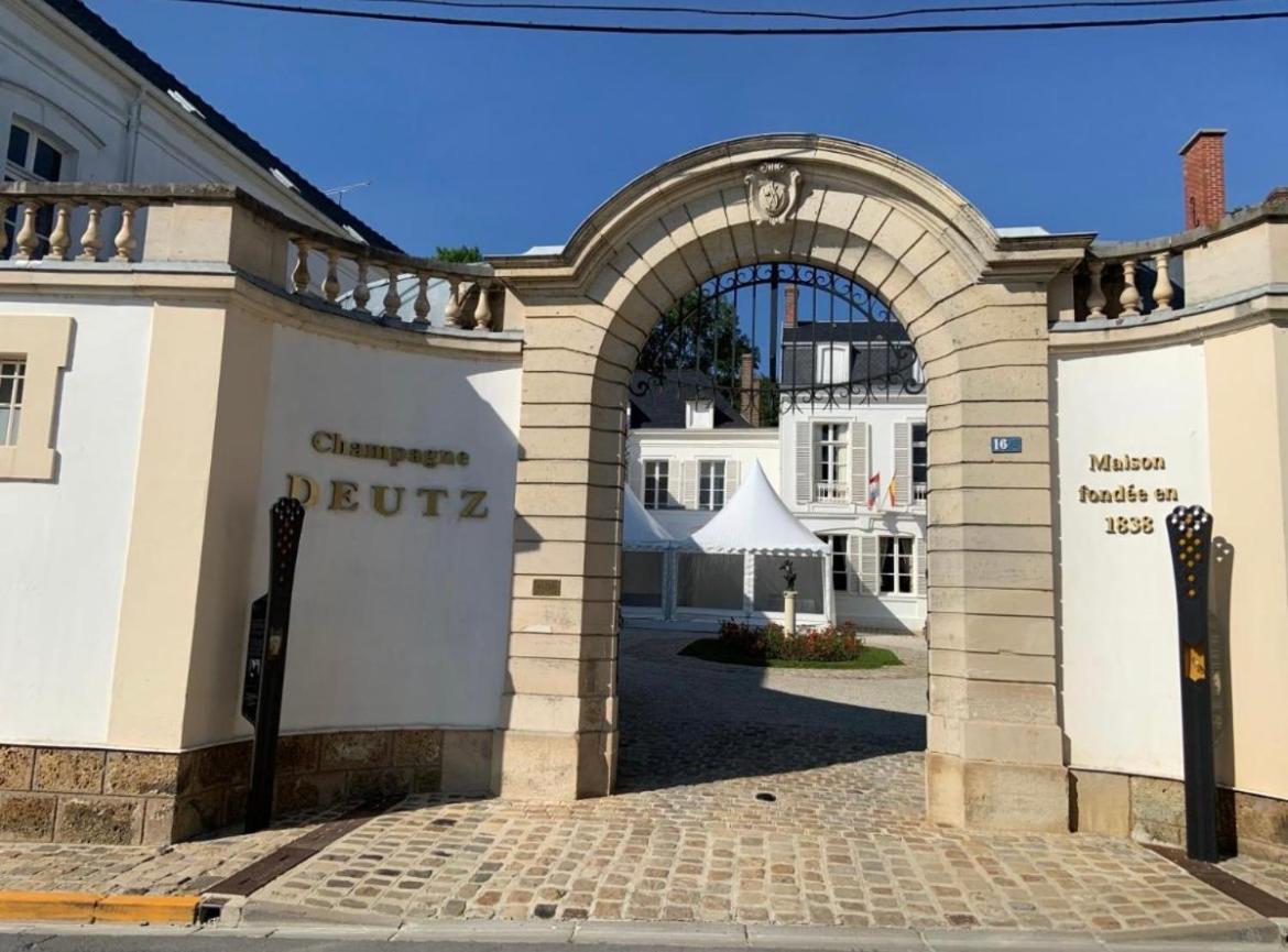 Ay Central Ay-Champagne Buitenkant foto