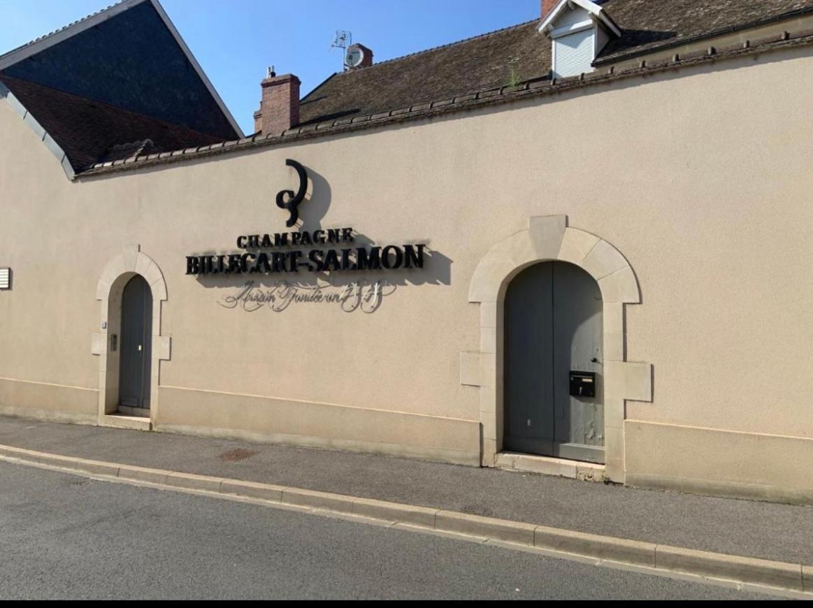 Ay Central Ay-Champagne Buitenkant foto