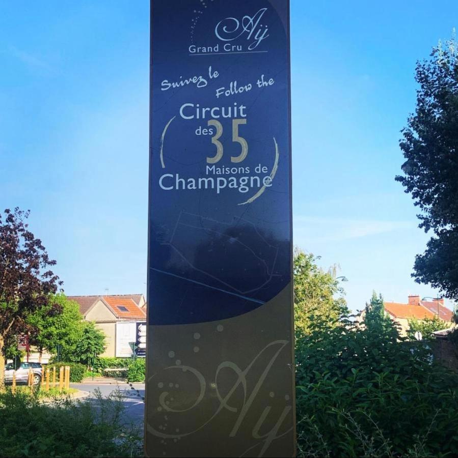 Ay Central Ay-Champagne Buitenkant foto